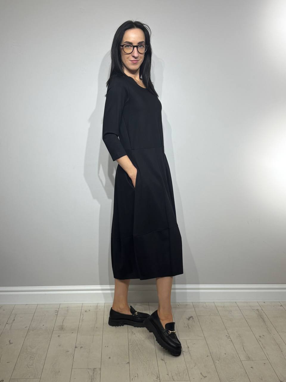 Черное капсульное платье