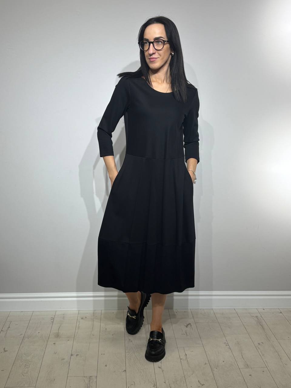 Черное капсульное платье