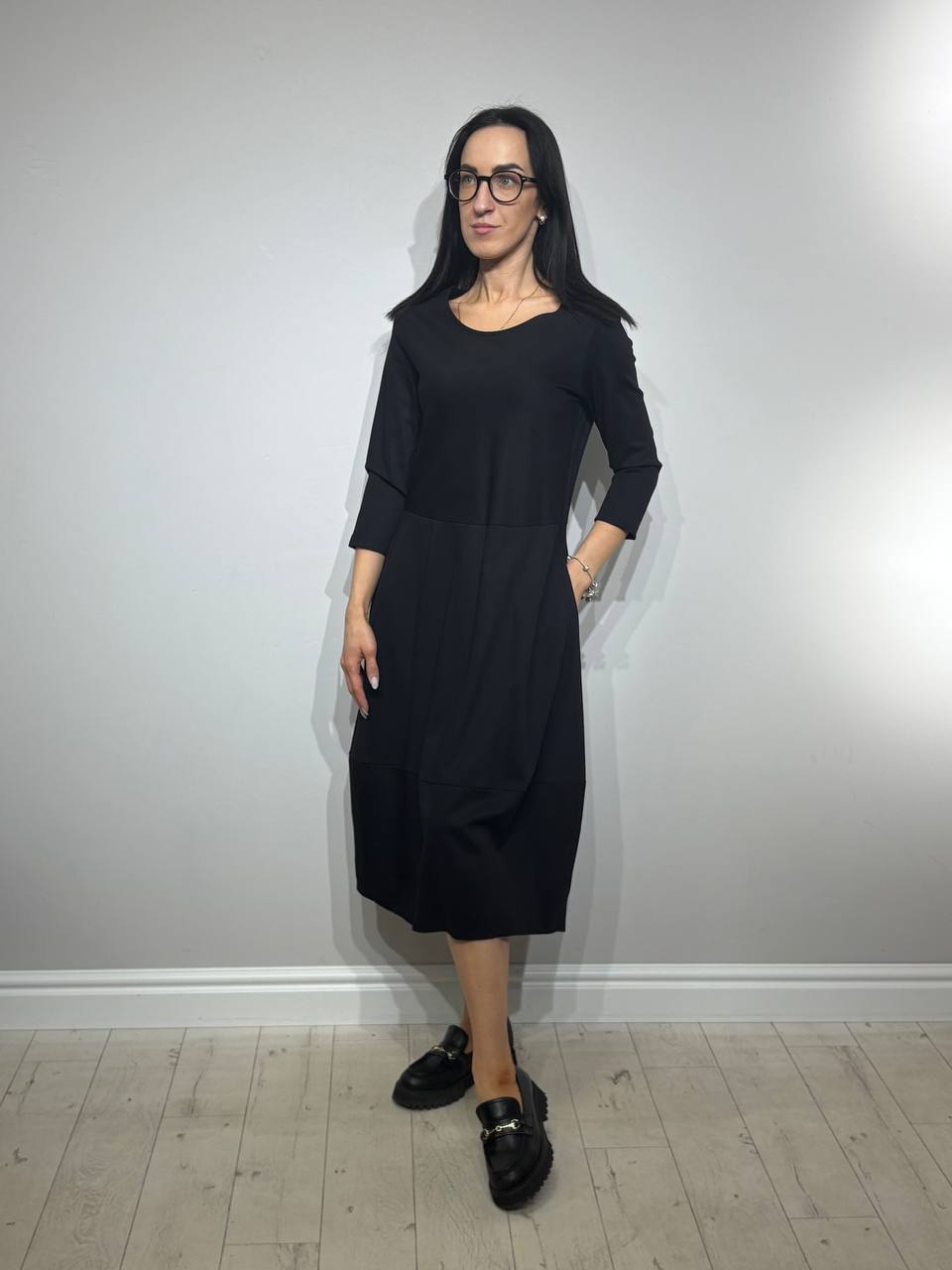 Черное капсульное платье