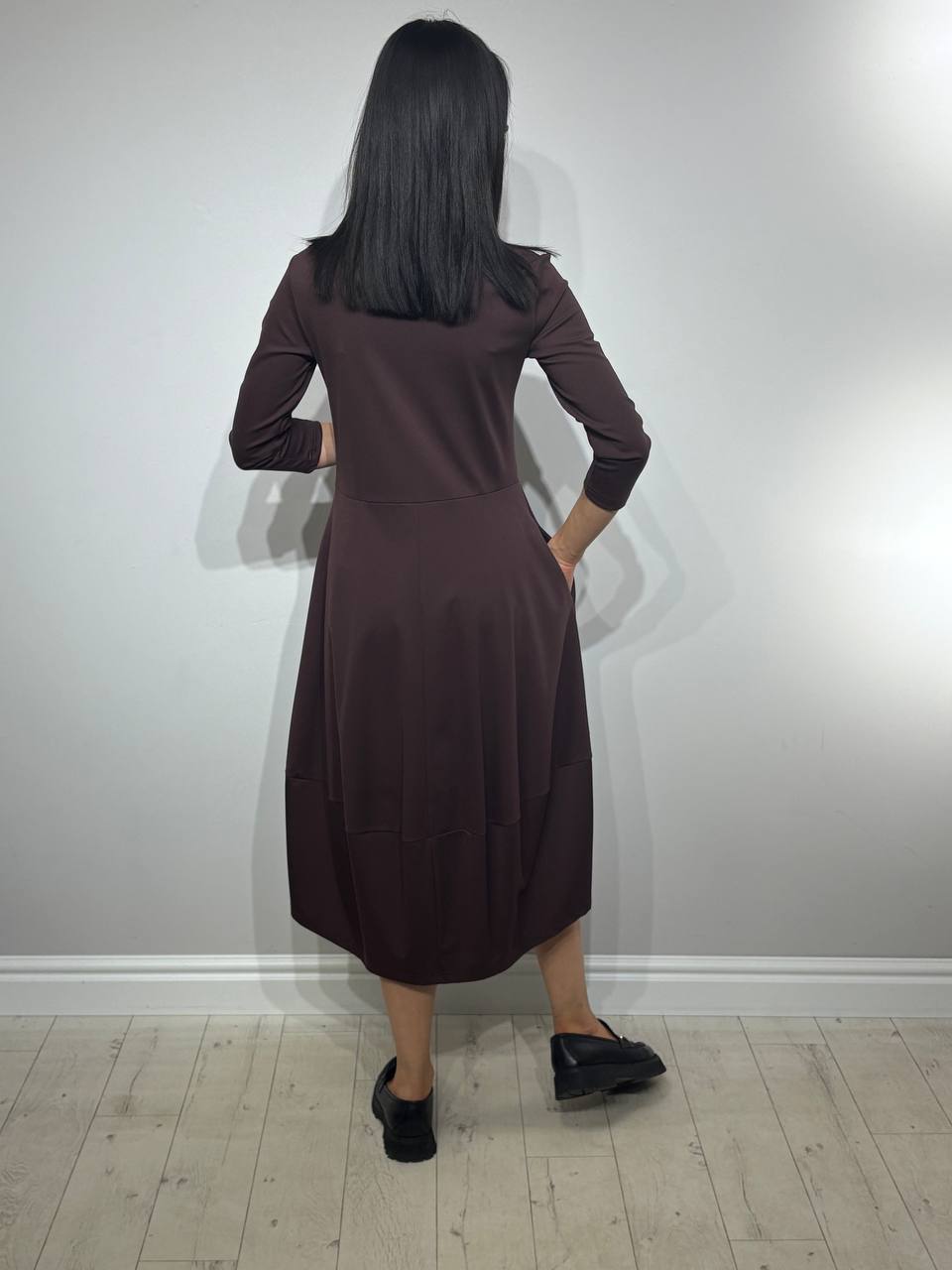 Brūna kleita rudenim