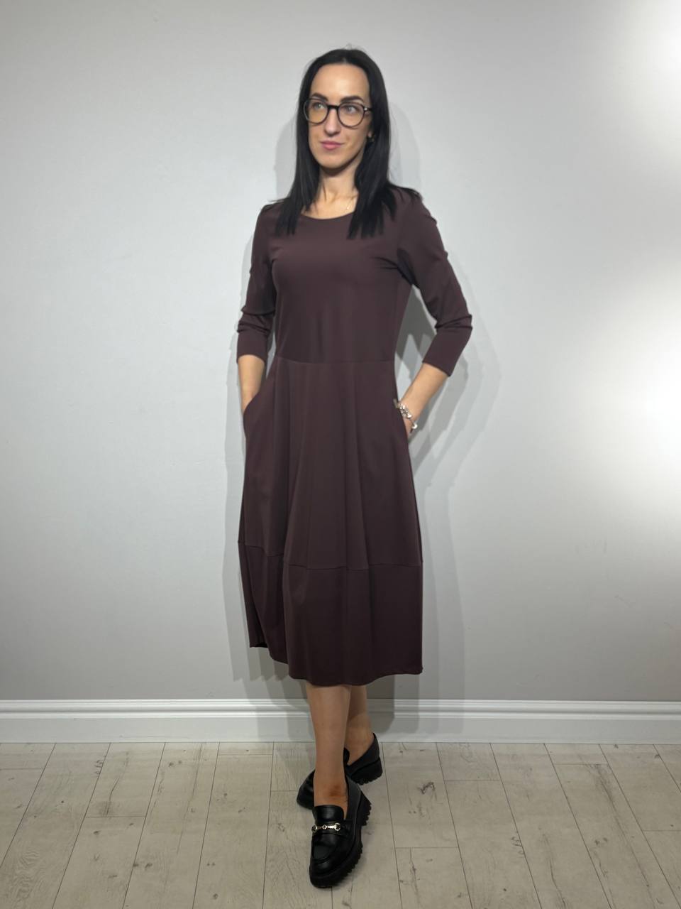 Brūna kleita rudenim