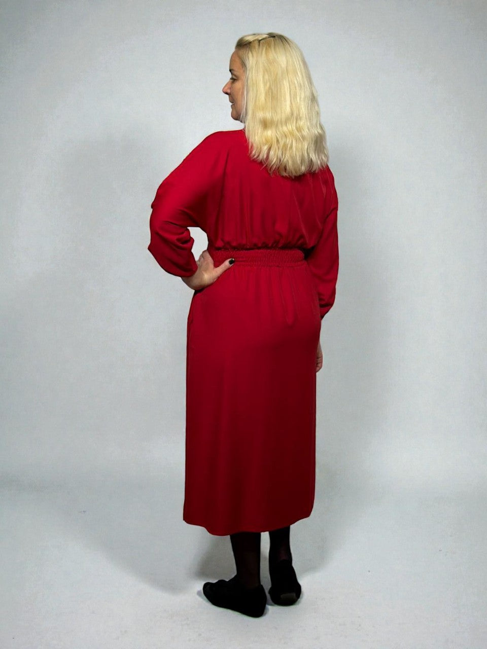 Sarkana sievišķīga kreklkleita