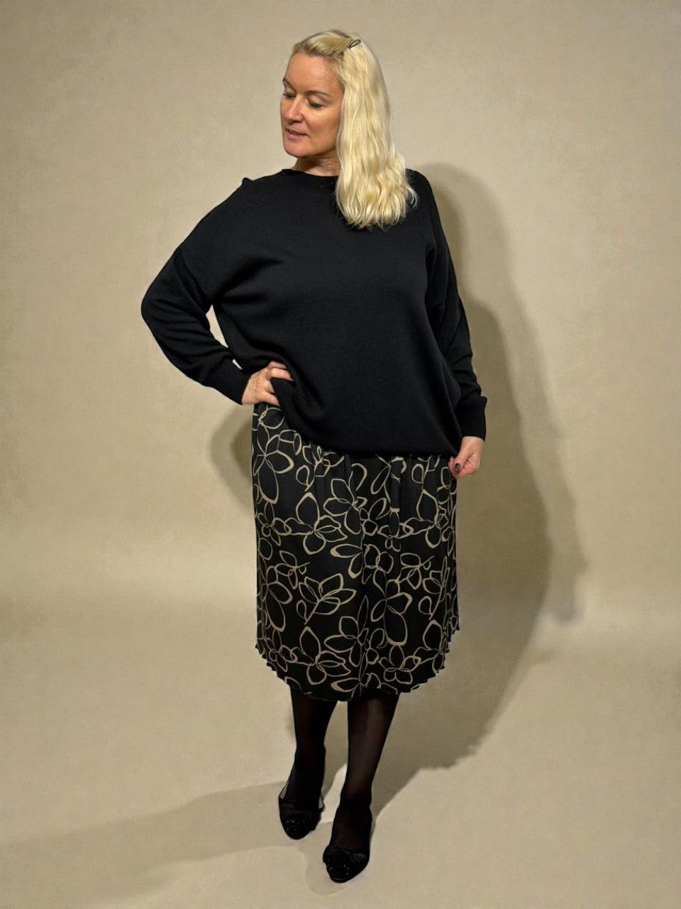 Midi svārki ar ziedu rakstu