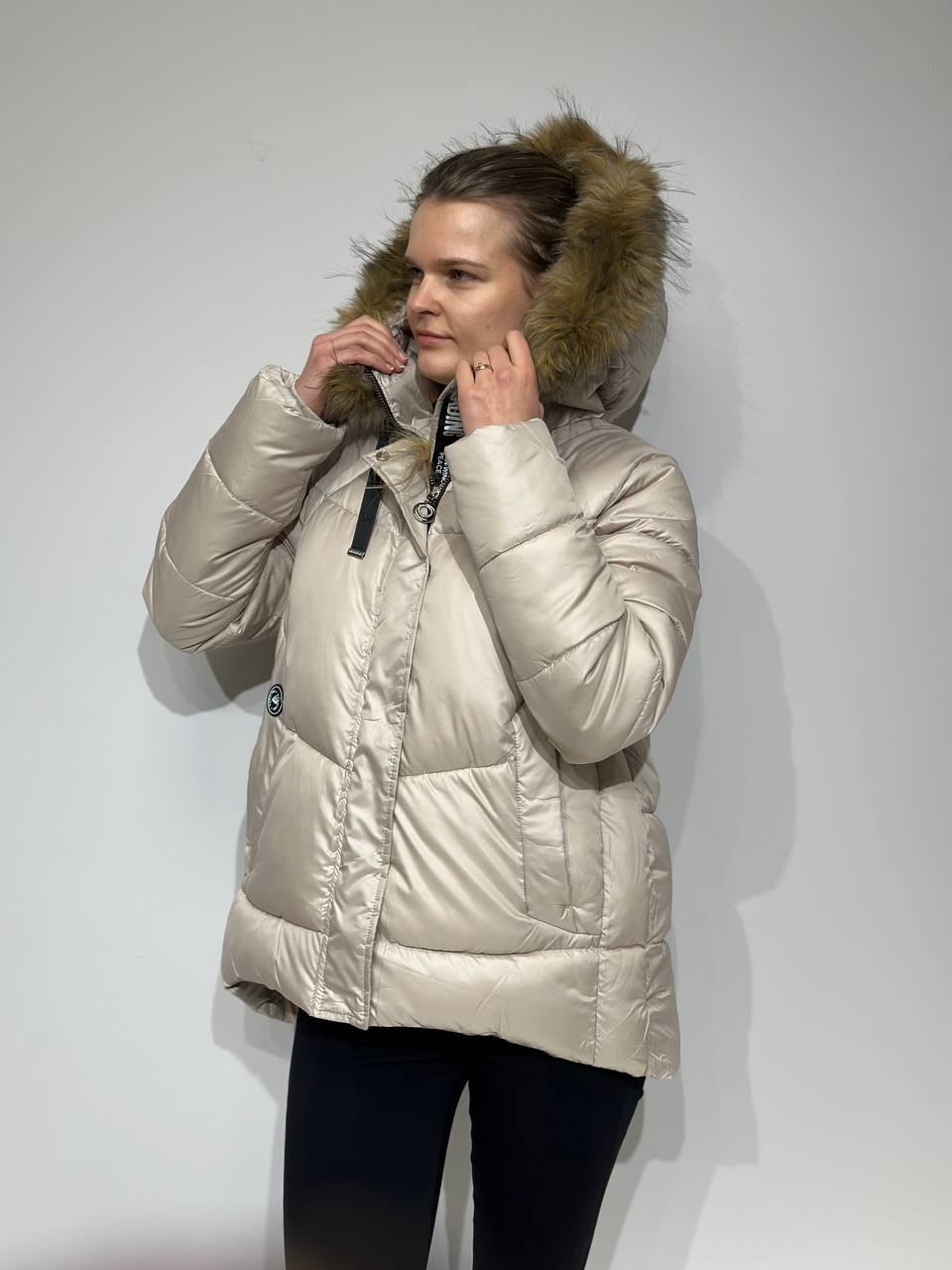 A silueta sieviešu virsjaka