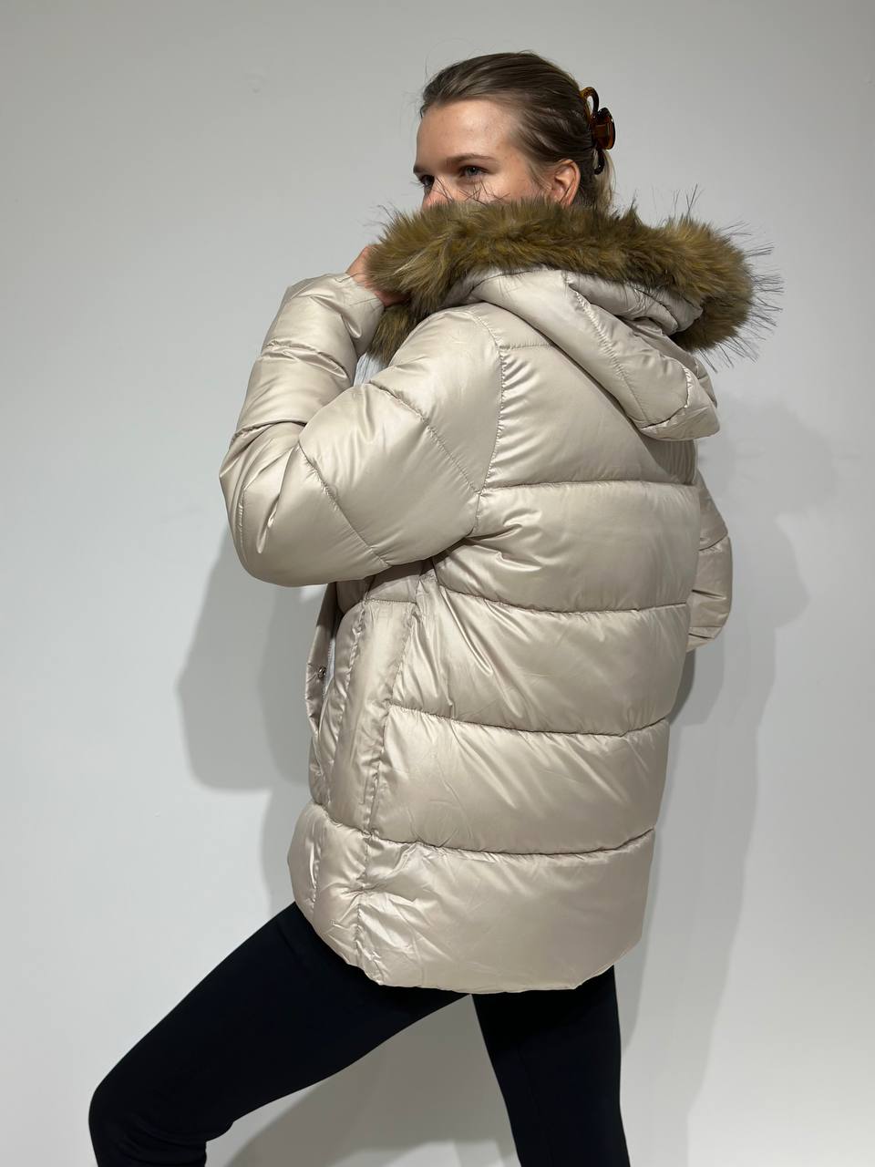 A silhouette women's jacket