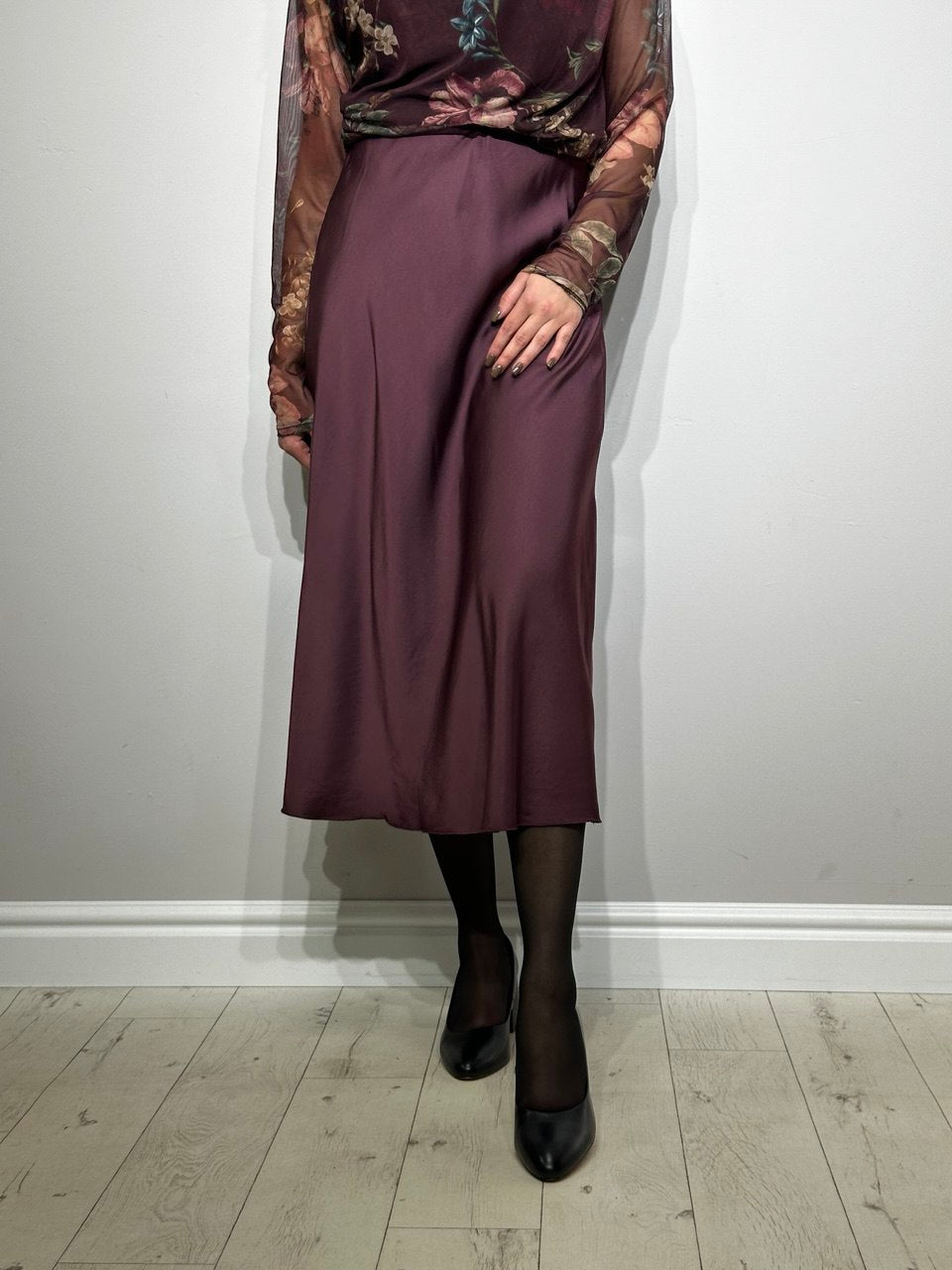 Current midi length festive skirt