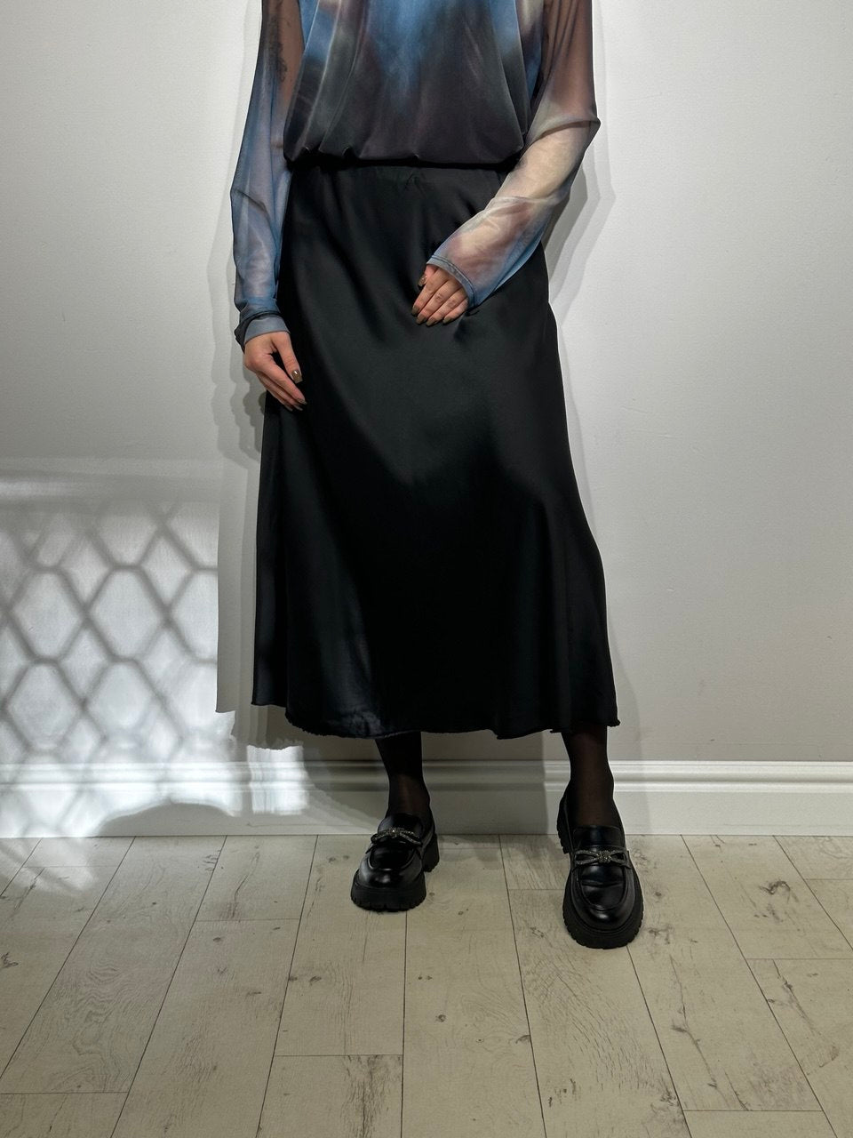 Current midi length festive skirt