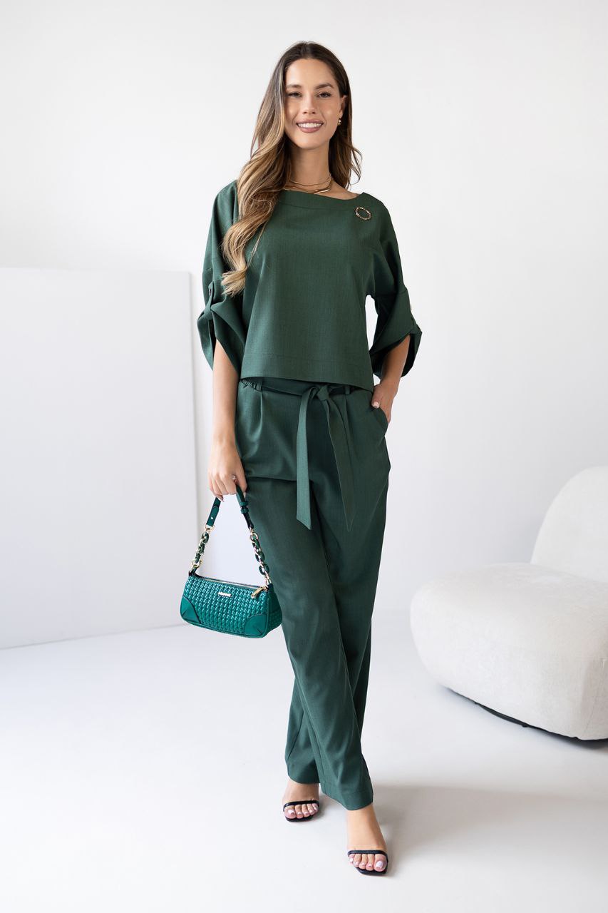 Solīds bikšu kostīms