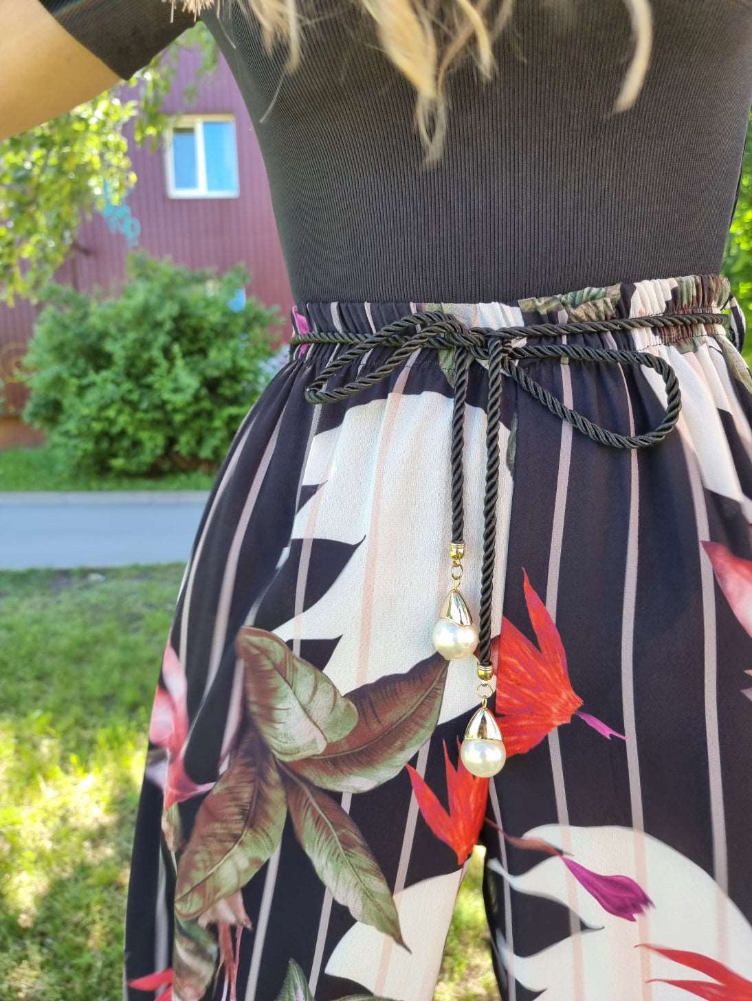 Bikses ar platām starām