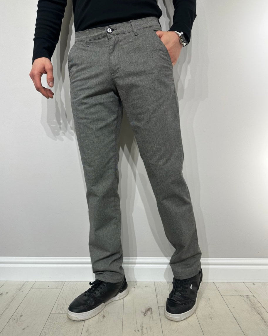 Solīdas bikses vīriešiem