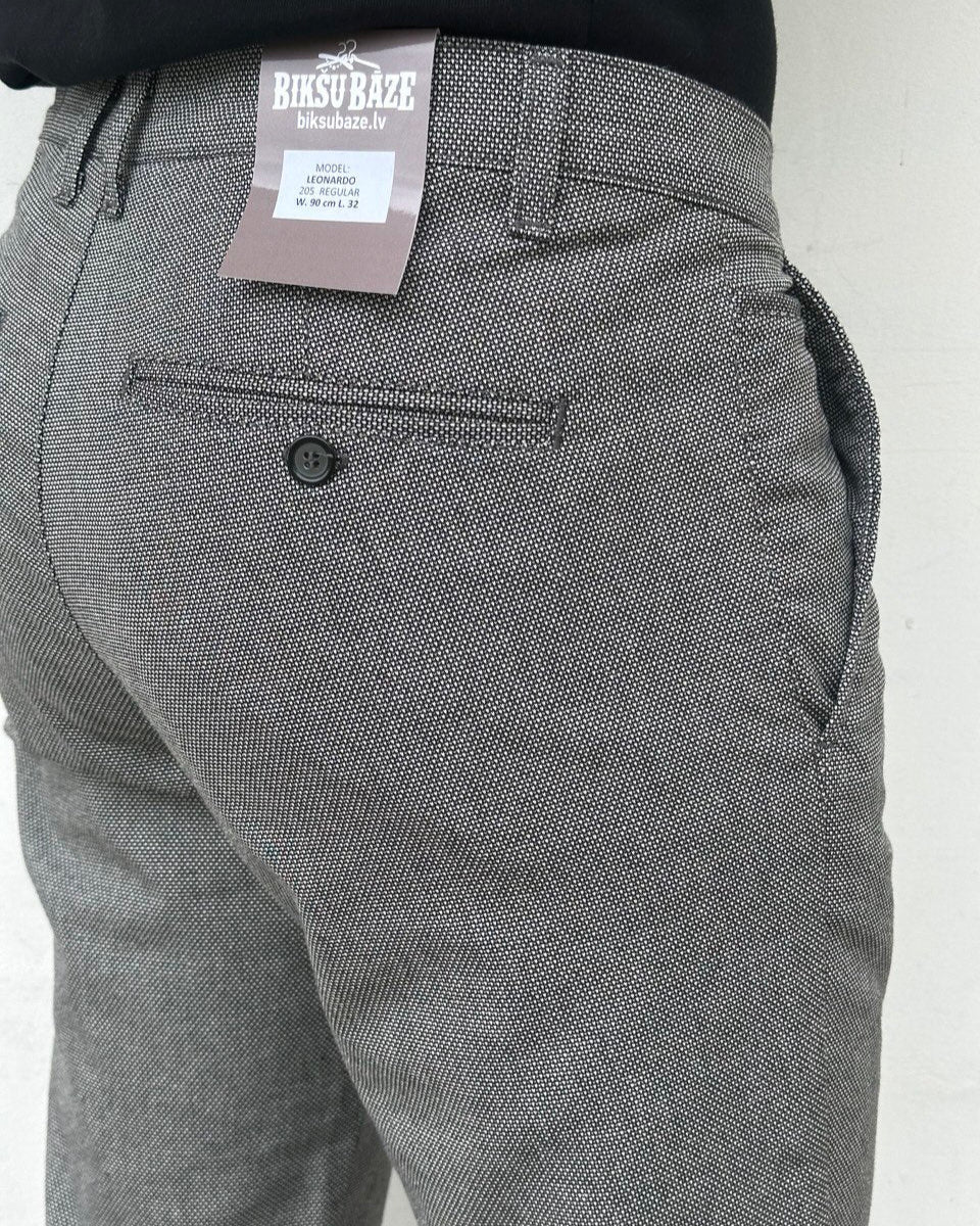 Klasiskas bikses vīriešiem