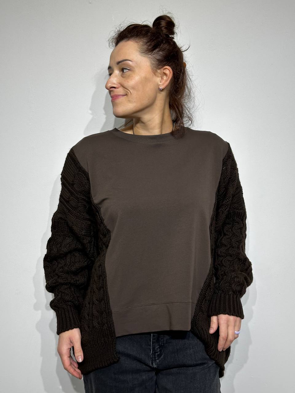 Brūnais_džempereis_oversize