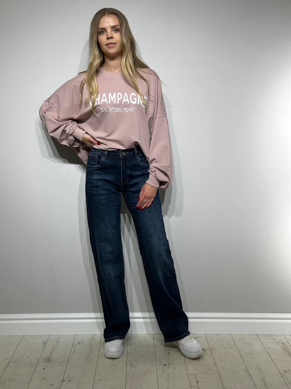 Sieviešu_plati_džinsi