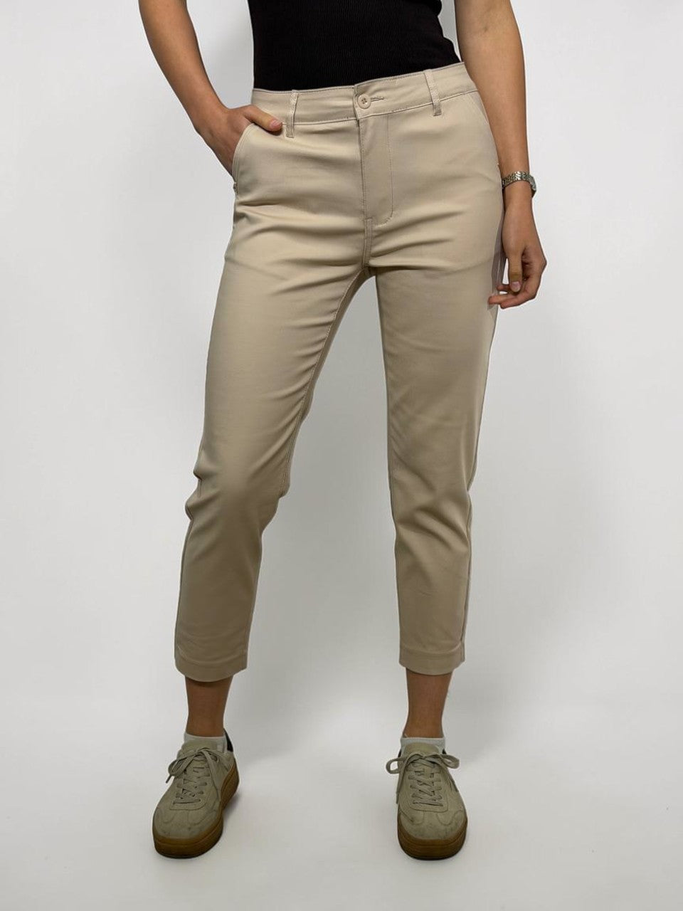 Stretchy women's pants for summer