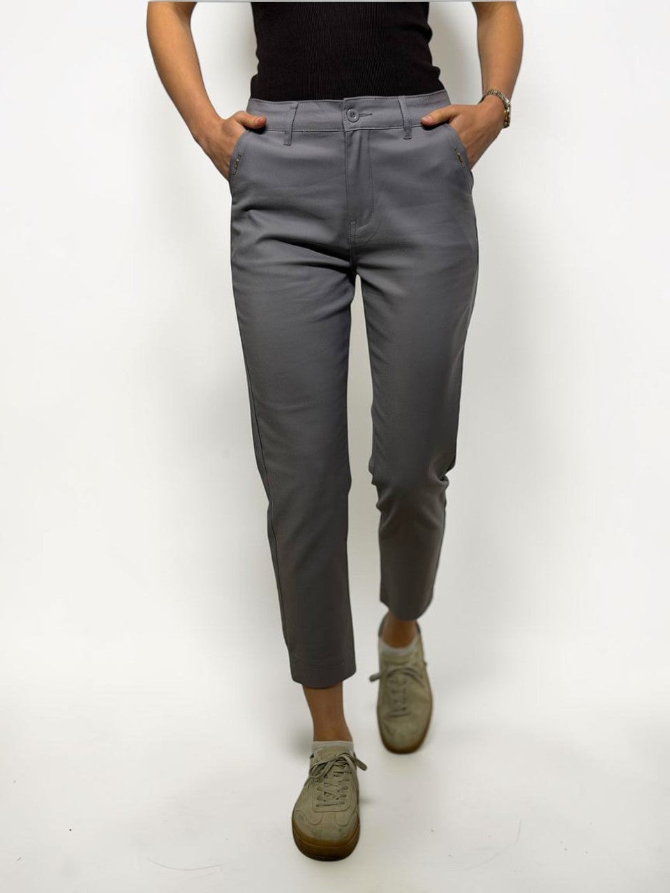 Stretchy women's pants for summer