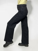 Flexible and wide women's jeans