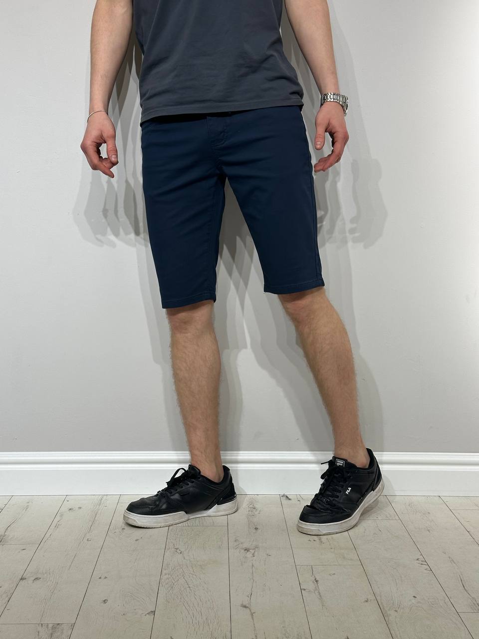 Lankstūs, solidūs audinio šortai