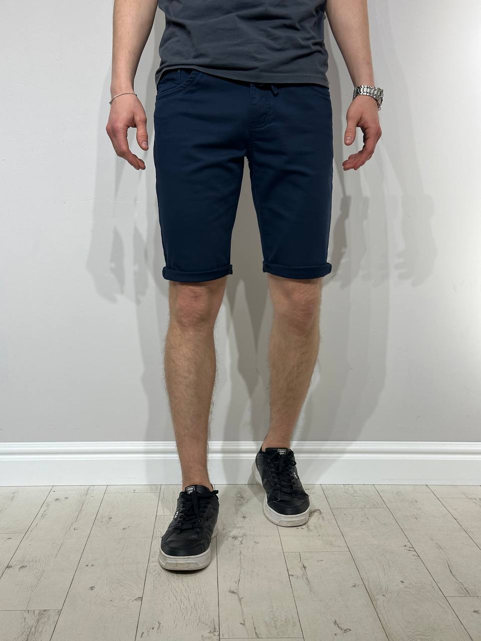 Lankstūs, solidūs audinio šortai