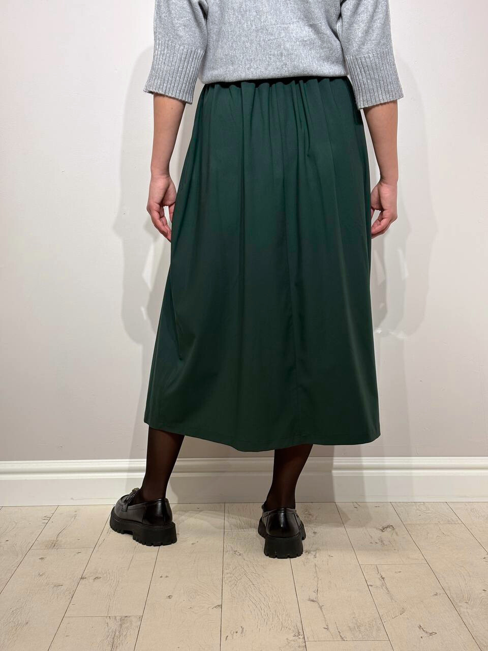 Eleganti svārki ar jostu