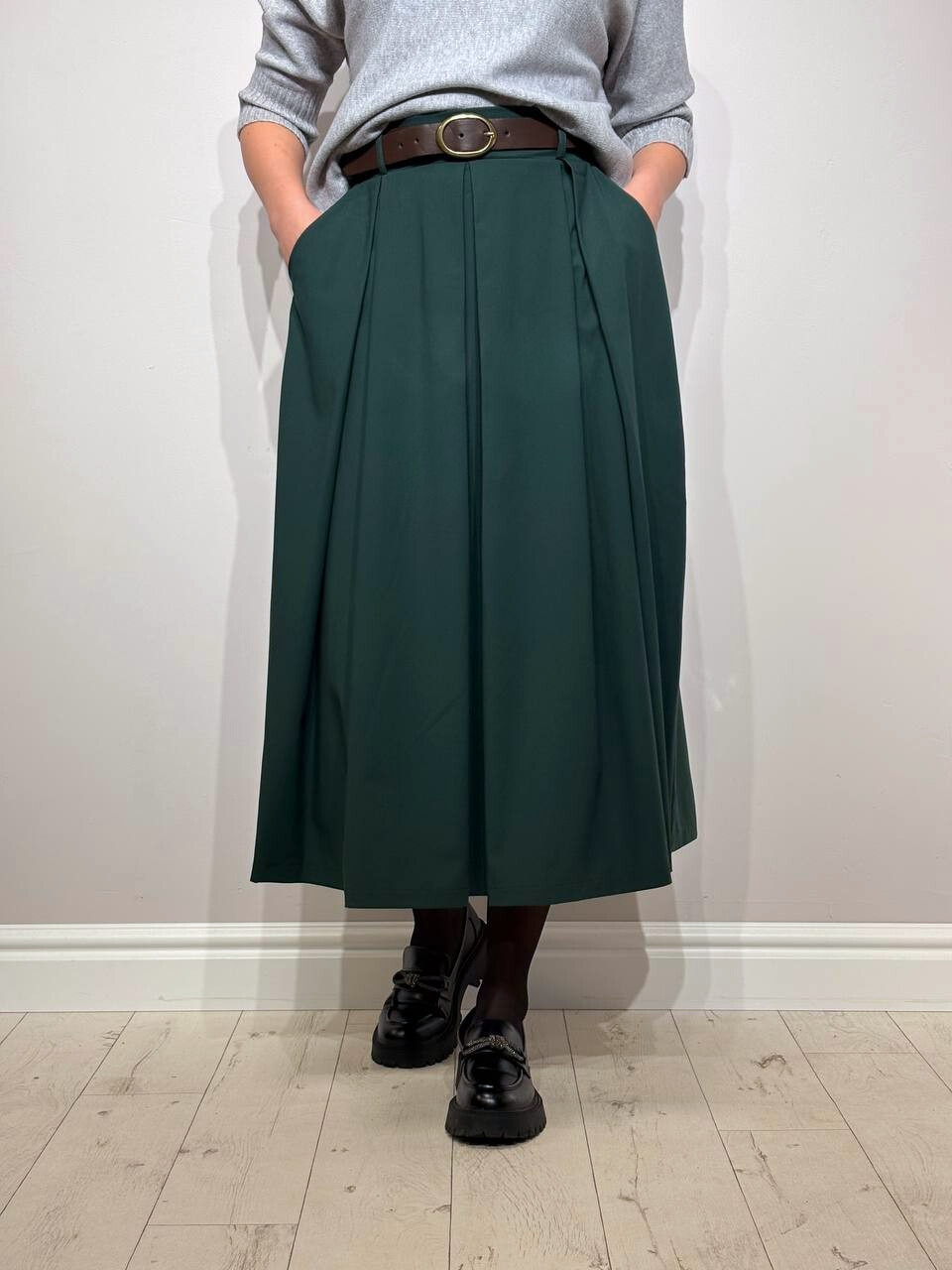 Eleganti svārki ar jostu