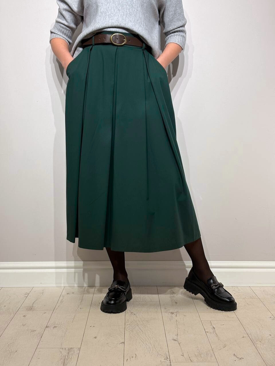 Eleganti svārki ar jostu