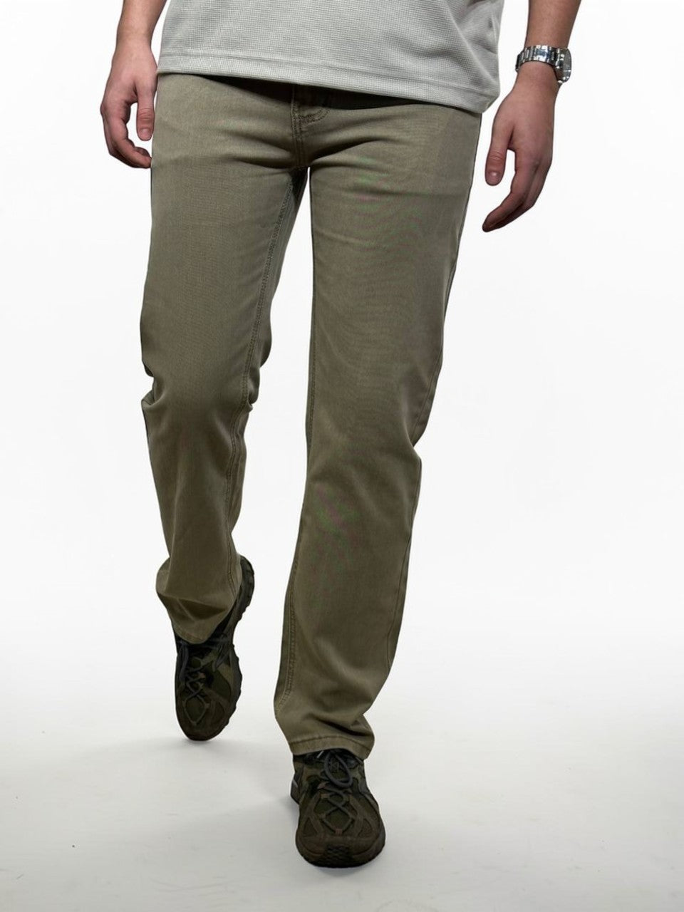 Šviesūs vyriški džinsai vasarai, įprasto silueto