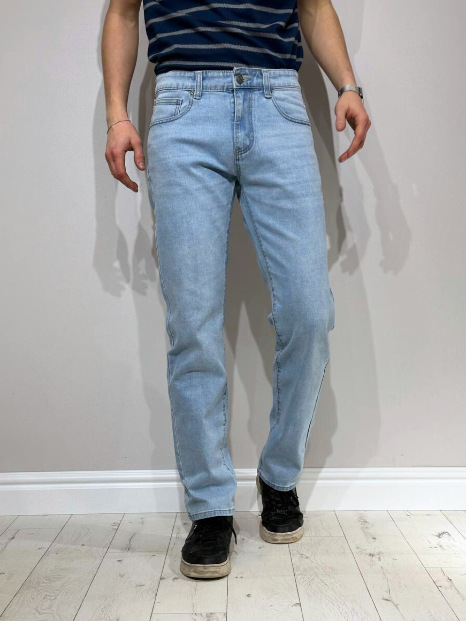 Светлые мужские джинсы, Регулярная посадка