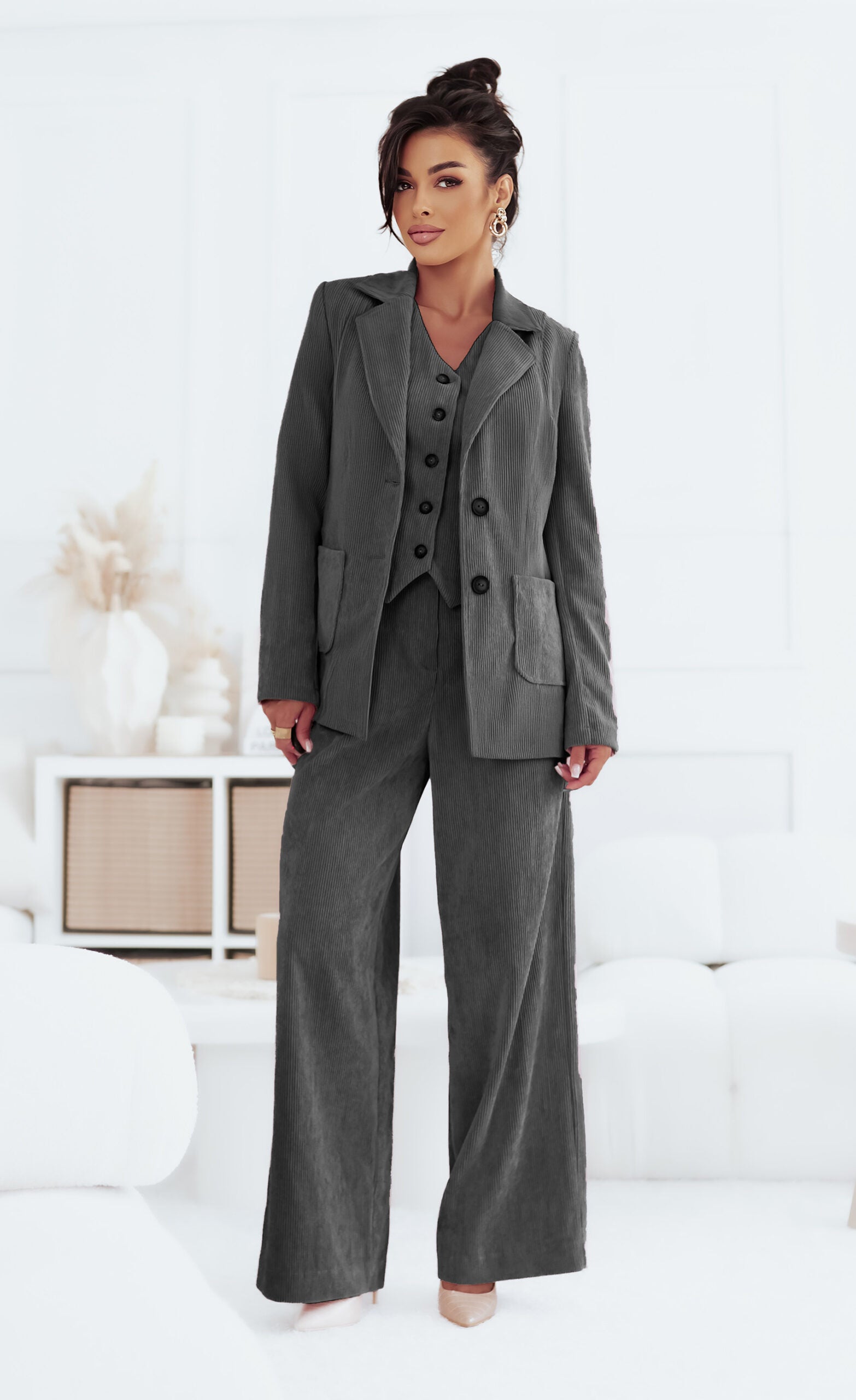 Lietiškas veliūrinis kostiumas moterims