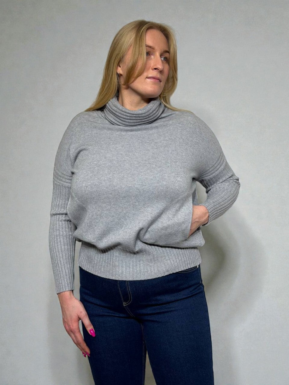 Large size sweaters with pockets