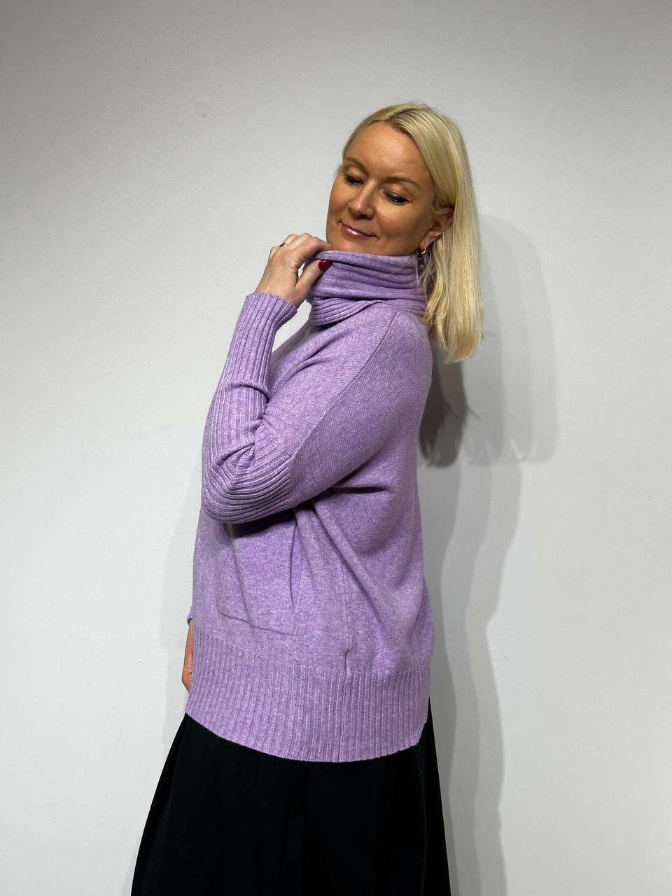 Liela izmēra džemperi ar kabatām