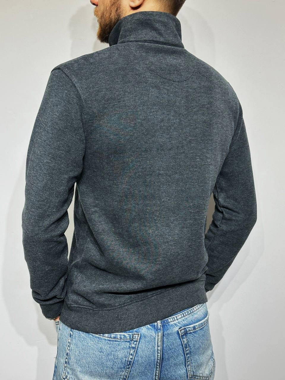 Large size jumper with high collar