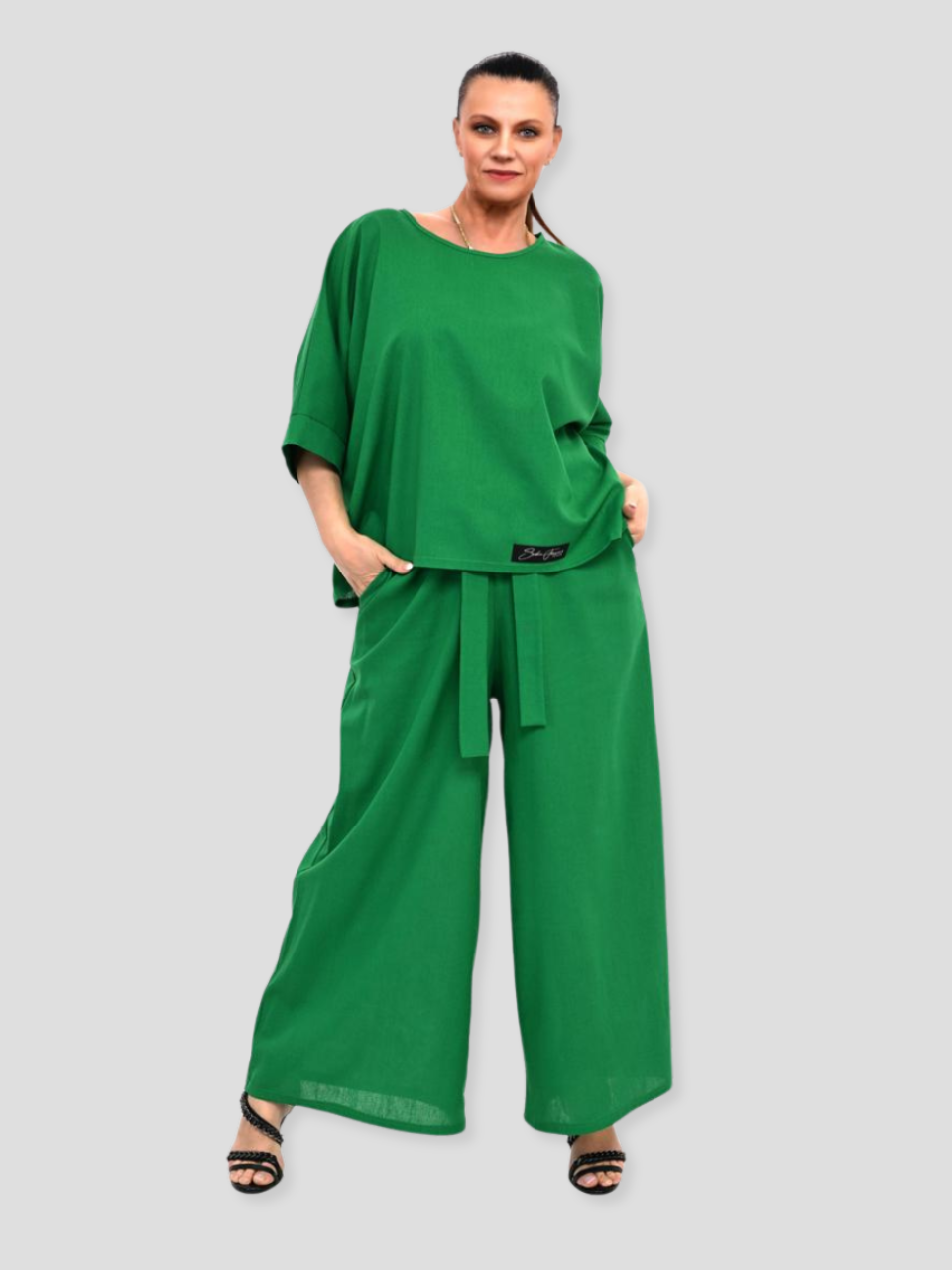 Lielo izmēru sieviešu kostīms