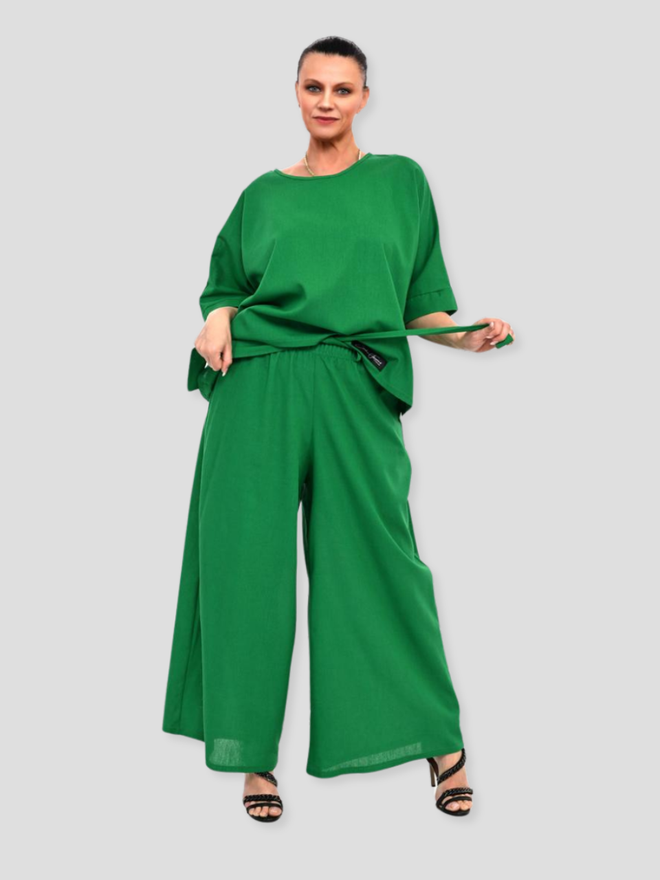 Lielo izmēru sieviešu kostīms