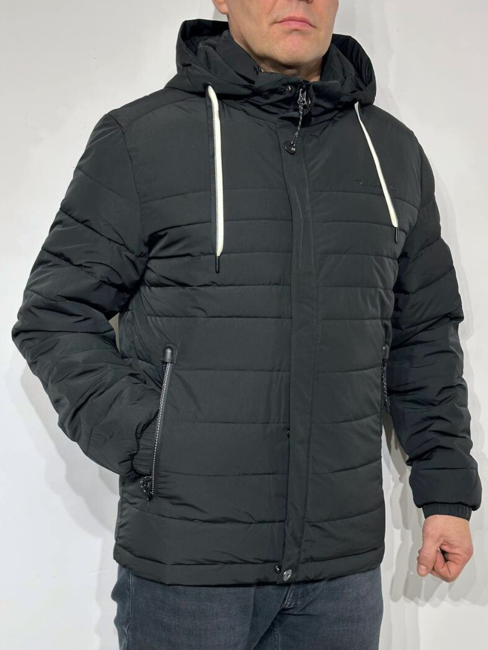 Melna vīriešu virsjaka