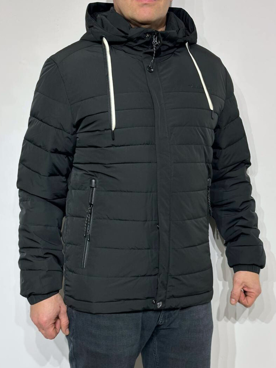 Melna vīriešu virsjaka