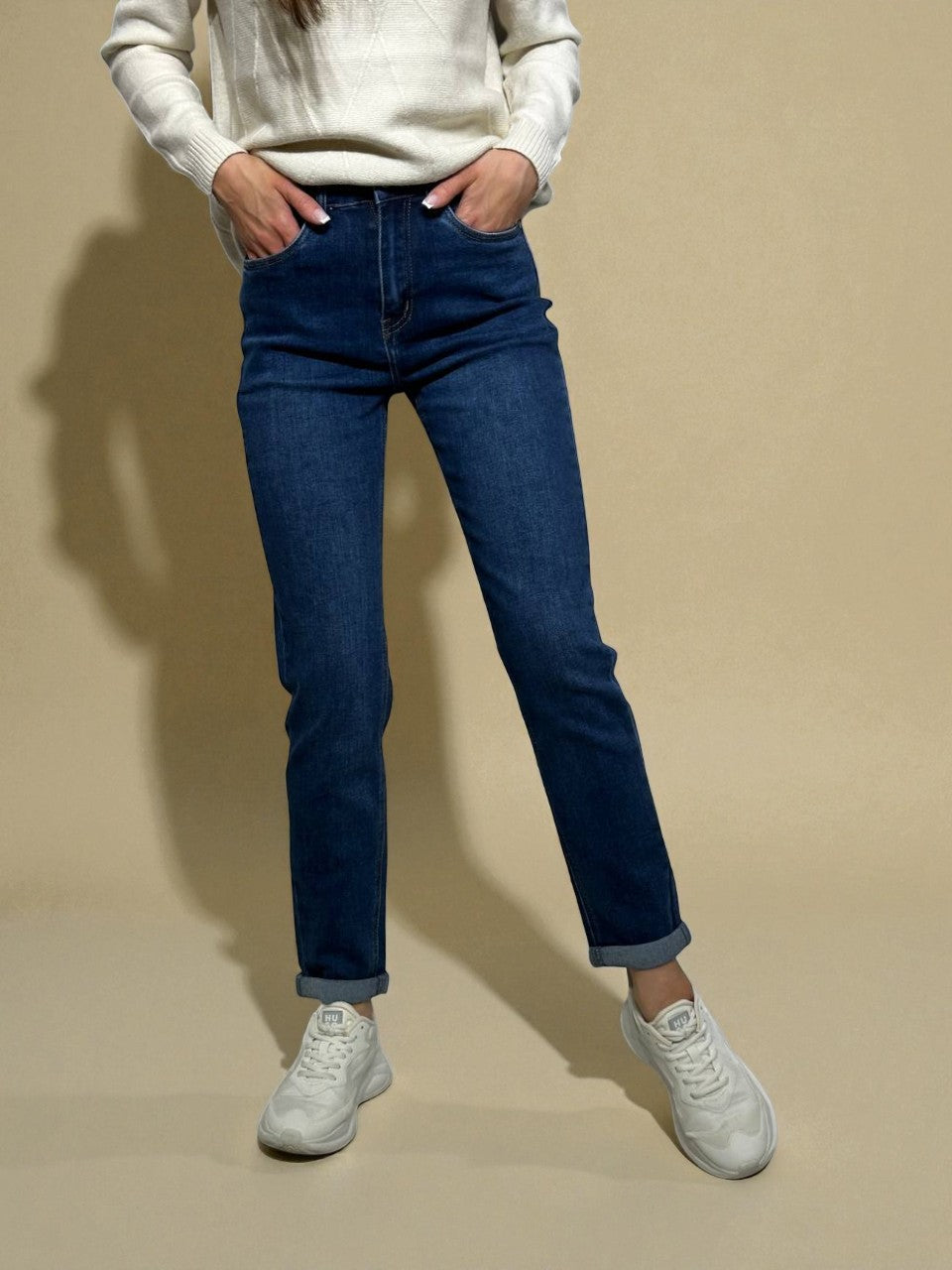 Mom fit jeans with bleaching