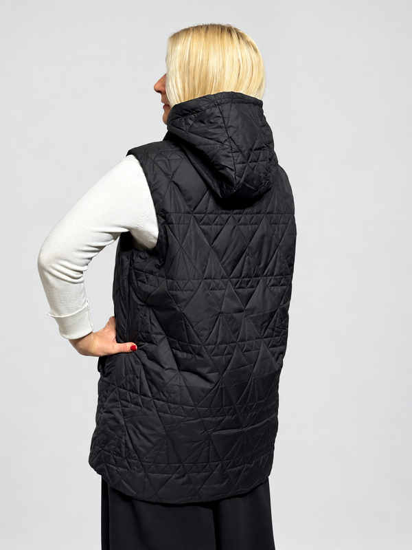 Stepēta pagarināta veste ar kapuci
