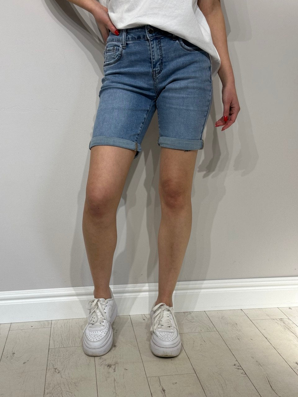 Обтягивающие женские джинсовые шорты