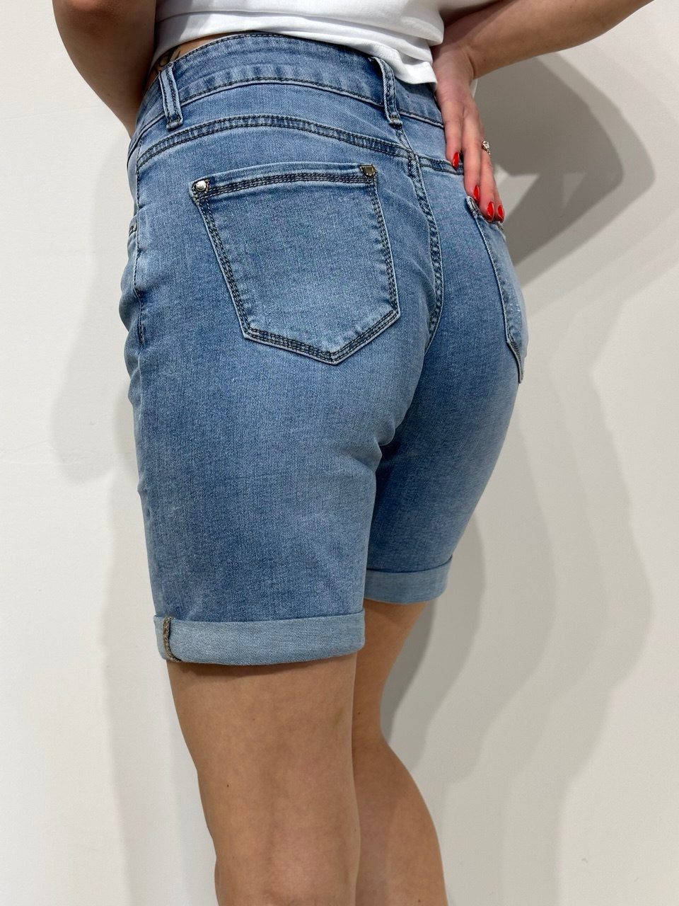 Обтягивающие женские джинсовые шорты