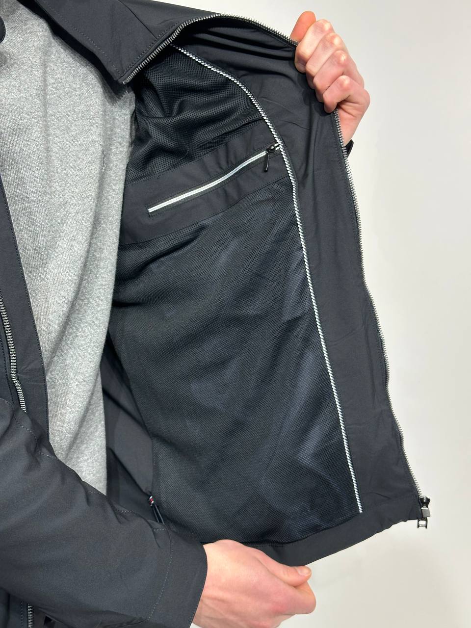 Plona didelio dydžio vyriška striukė