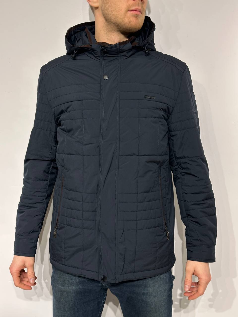 Легкая мужская куртка на осень
