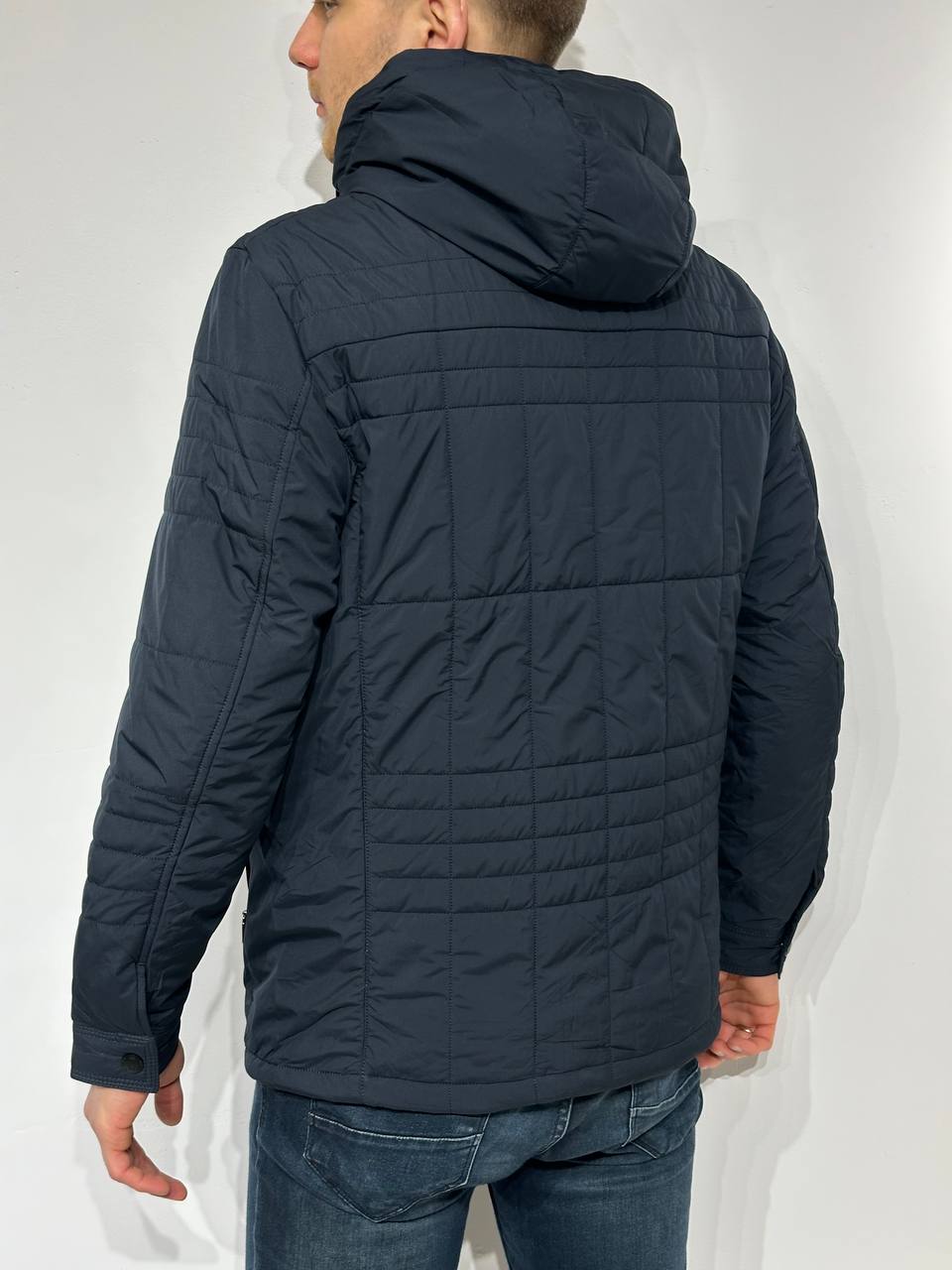 Легкая мужская куртка на осень