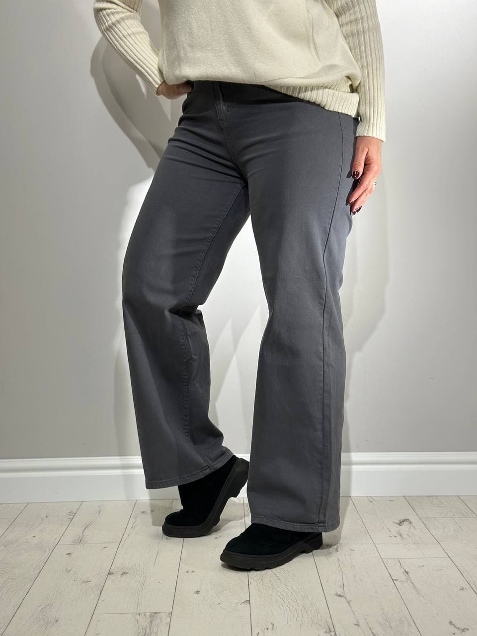 pelēkas platas sieviešu bikses