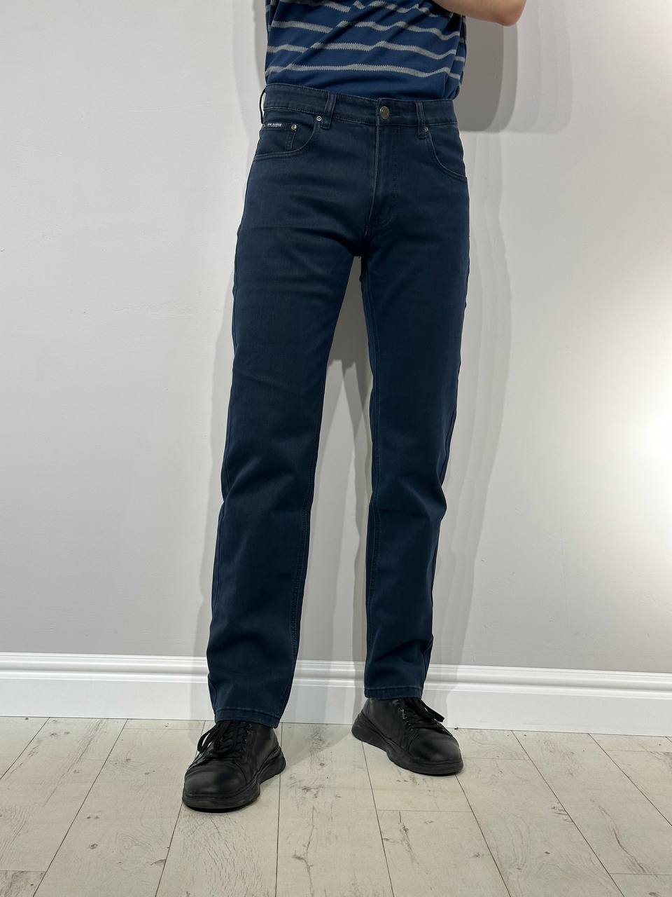 „Scuro“ džinsai, „Regular Fit“.
