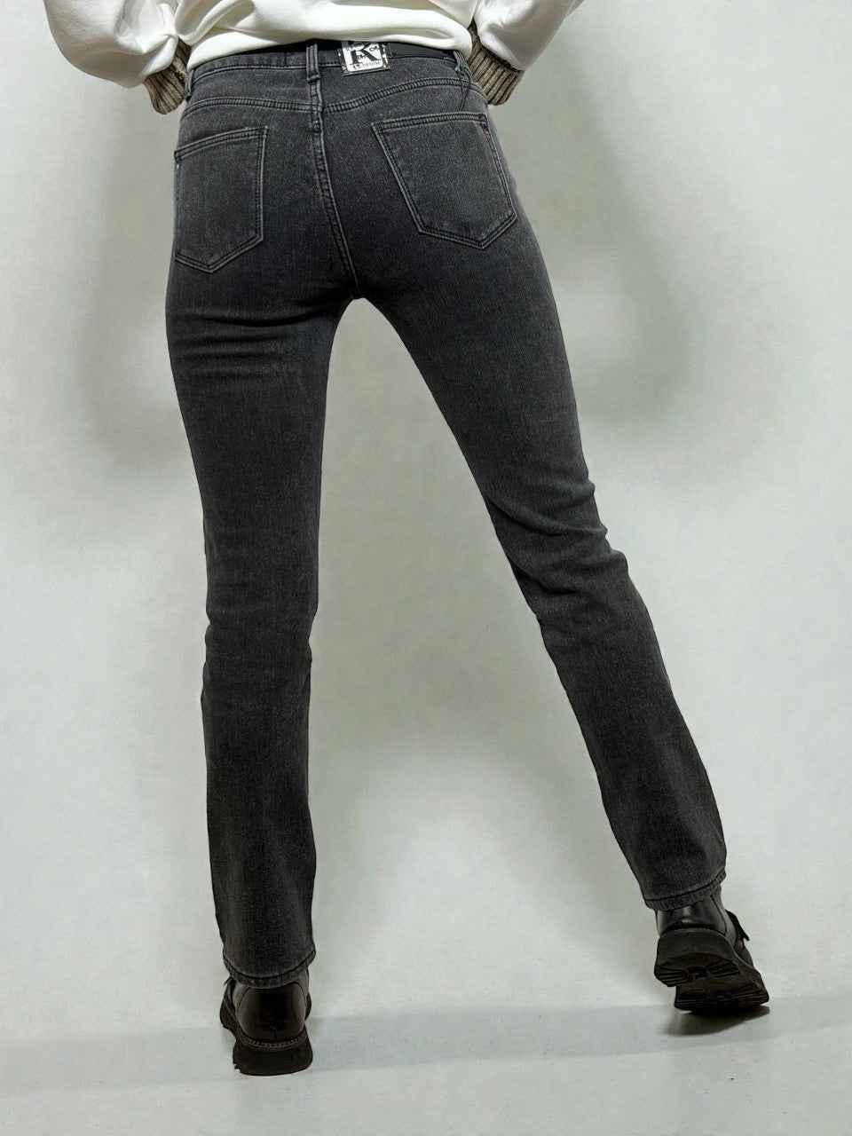 Sieviešu džinsi ar siltu oderi