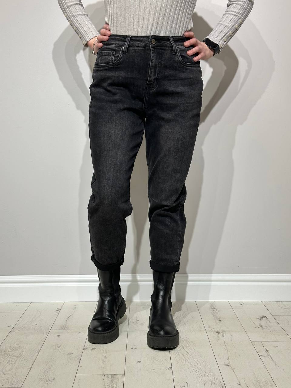 melnas sieviešu džinsu bikses