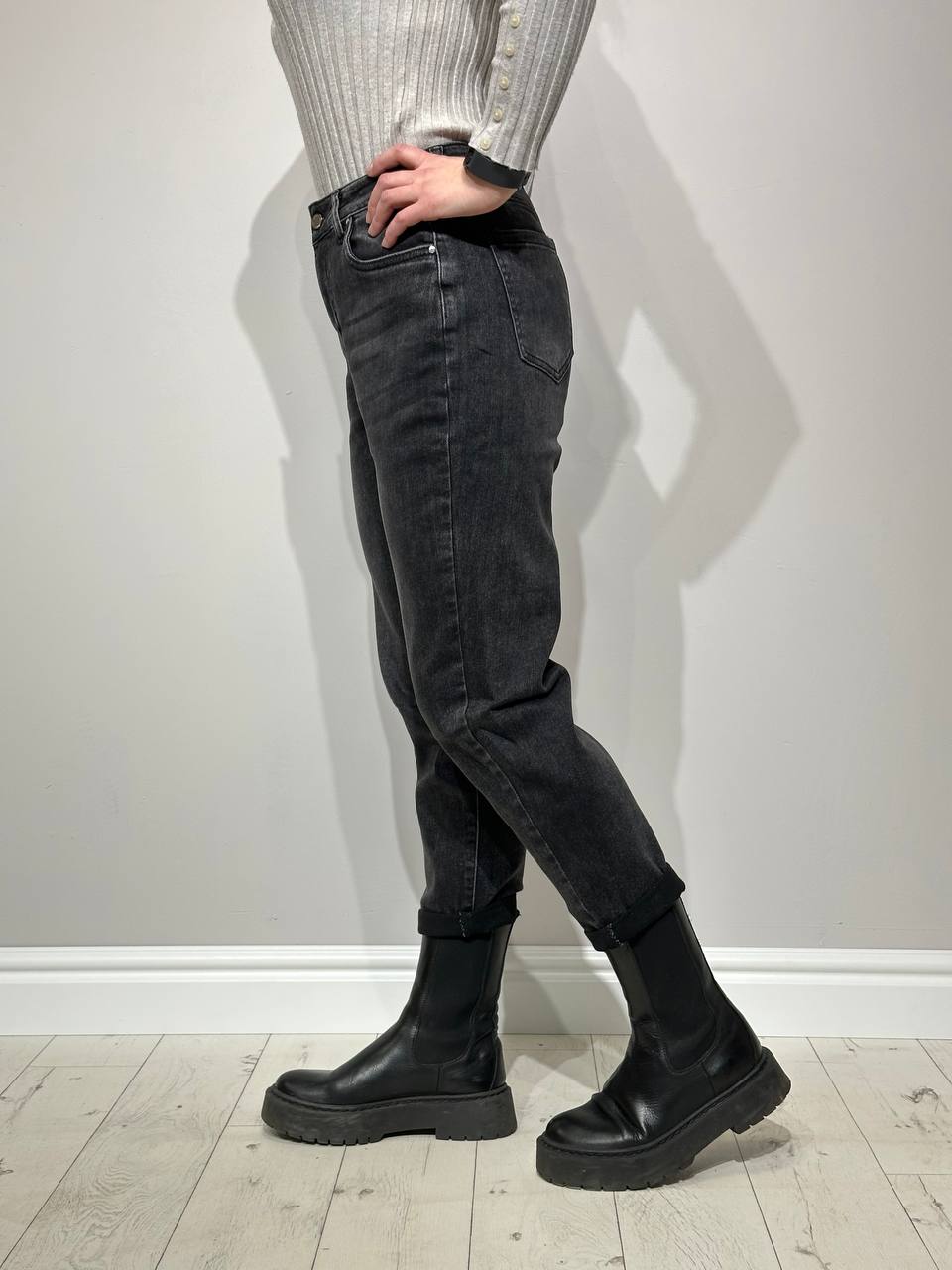 melnas sieviešu džinsu bikses