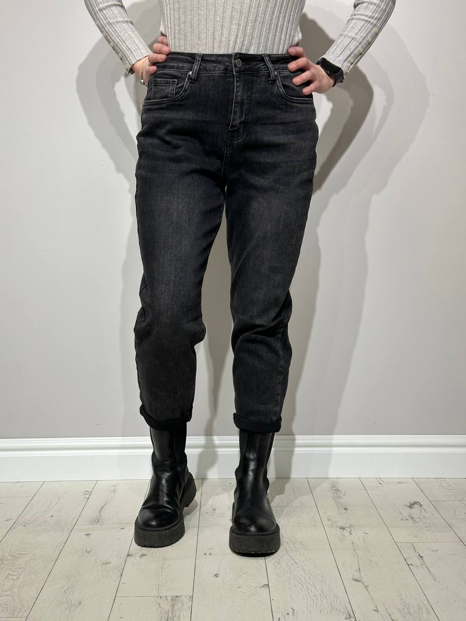 melnas sieviešu džinsu bikses