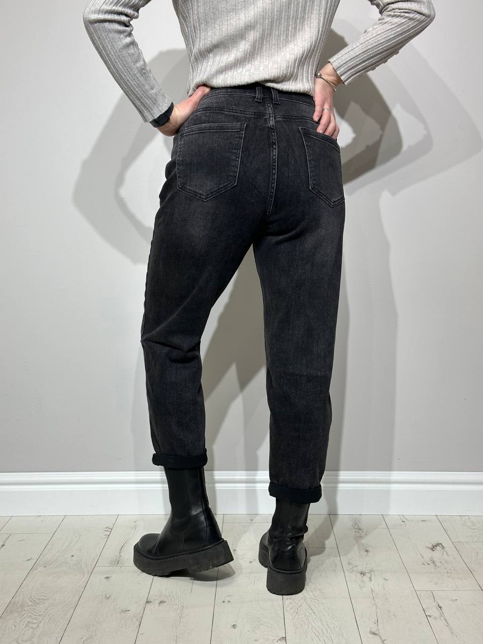 melnas sieviešu džinsu bikses