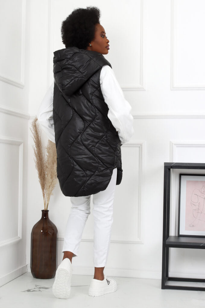 Melna sieviešu veste